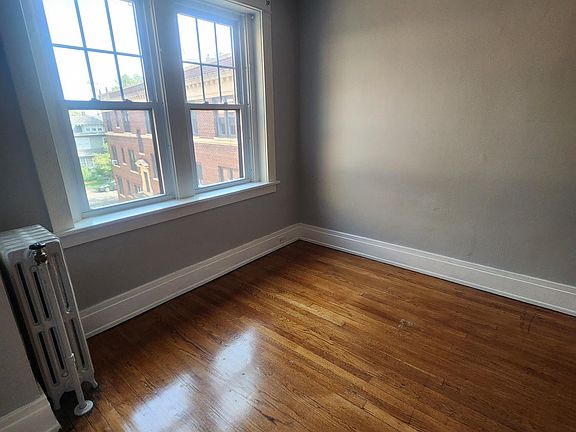 5th image of 196 Crescent Ave APT 26D