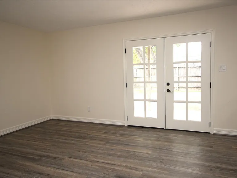 805 Willow Creek Dr — Photo 13