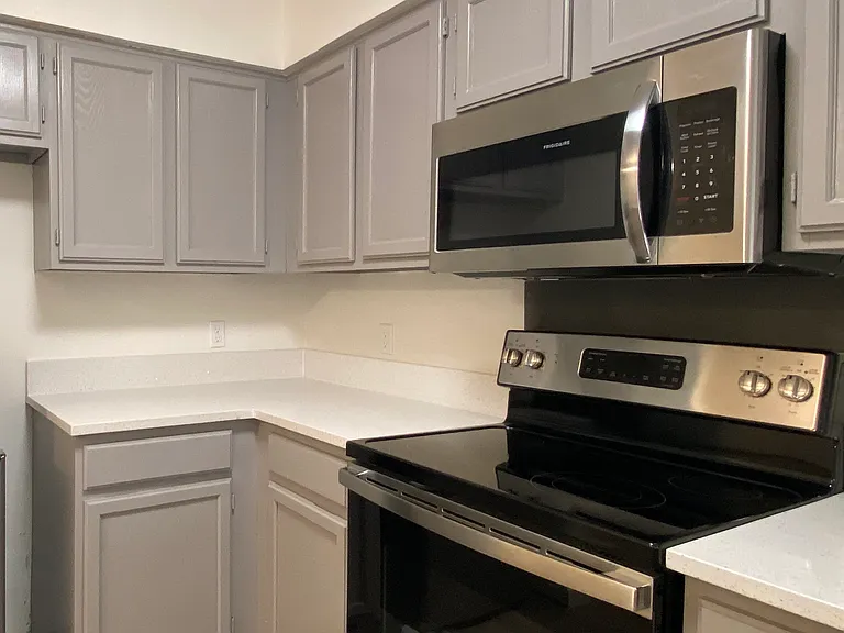 219 Meadow Ct #B — Photo 6