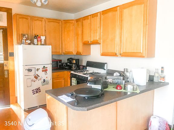 3rd image of 3540 N Janssen Ave APT 3S