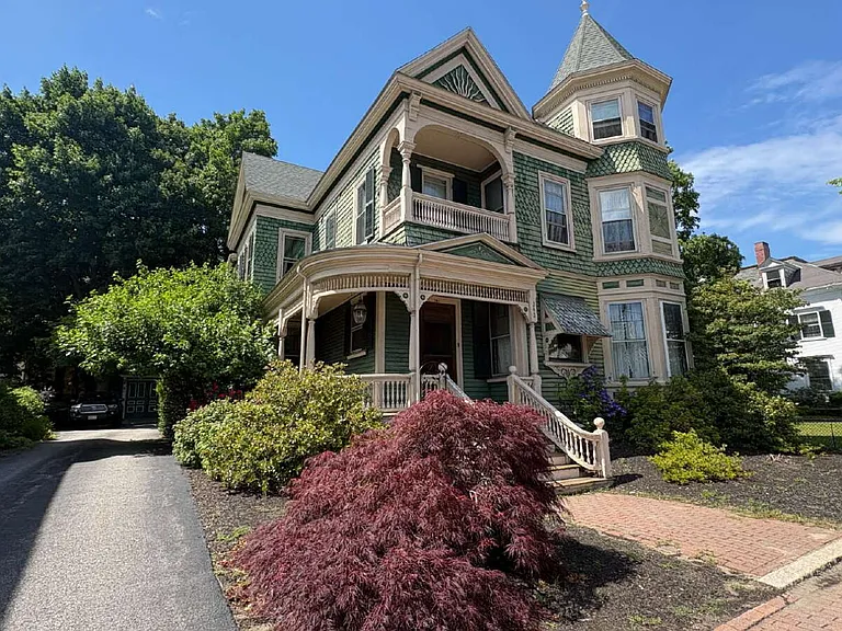 342 Main St — Photo 1