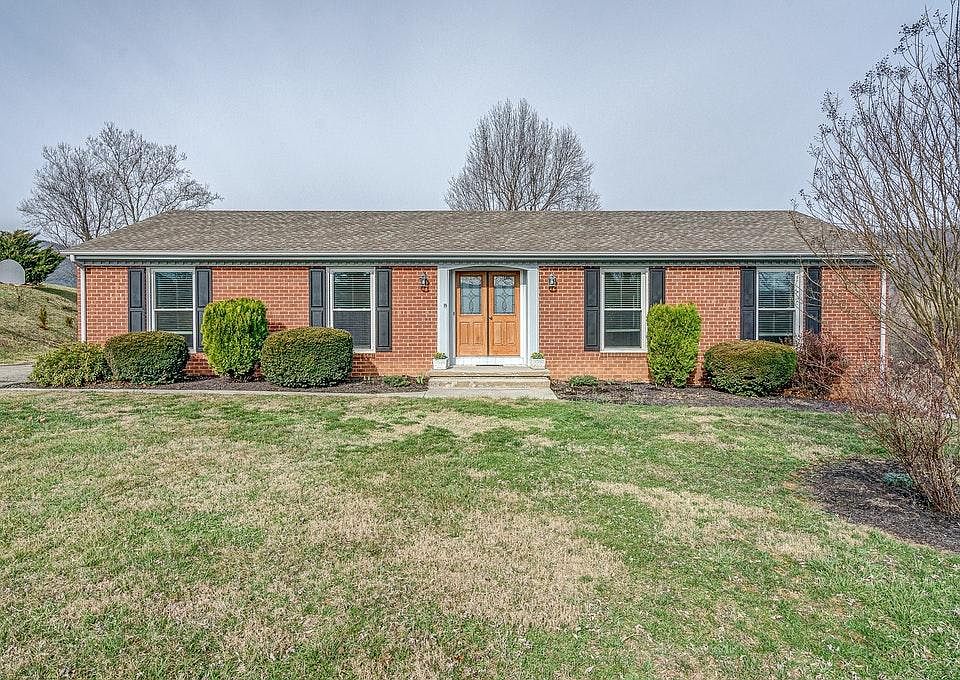 1st image of 679 Peachtree Valley Dr
