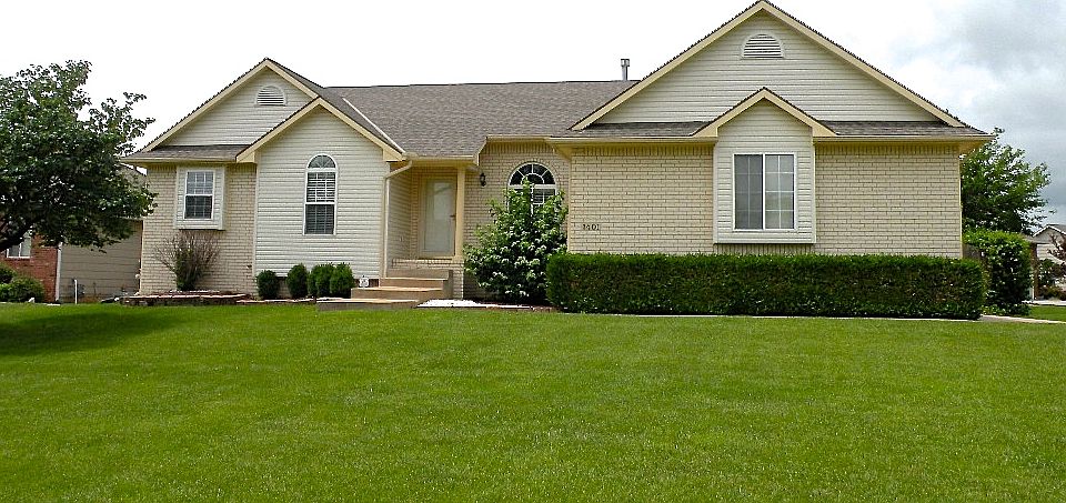 1st image of 1401 W Clubhouse Ct