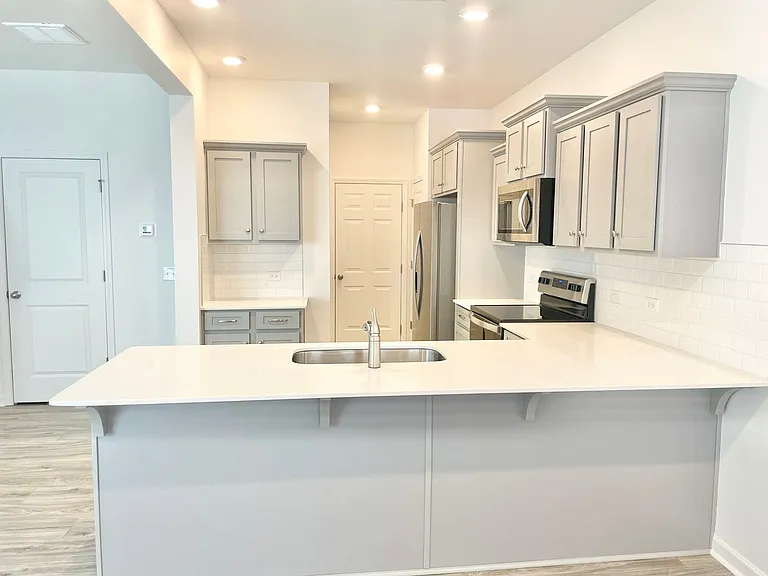 349 Pearl St — Photo 4