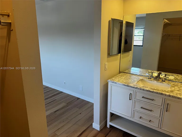 6532 NW 170th Ter — Photo 32