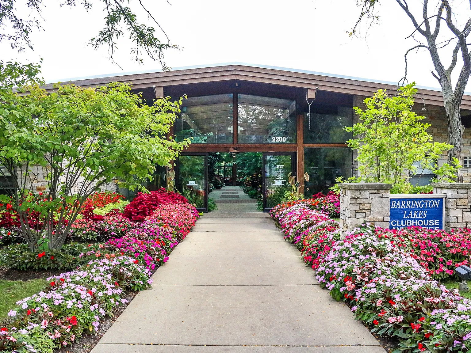 Barrington Lakes Apartments — Photo 3