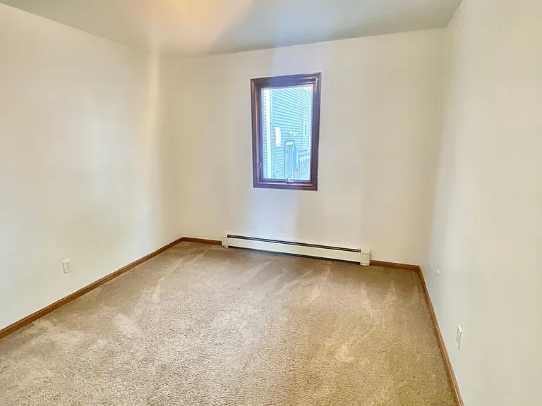 512 W Cross St — Photo 18