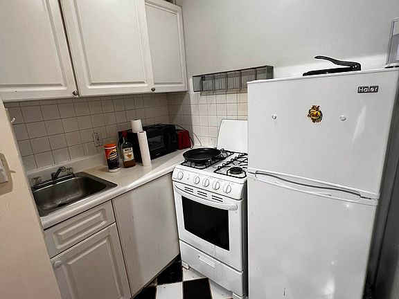3rd image of 8 E 30th St #5C