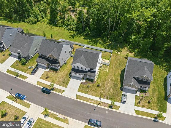 3rd image of 15550 Twin River Cir
