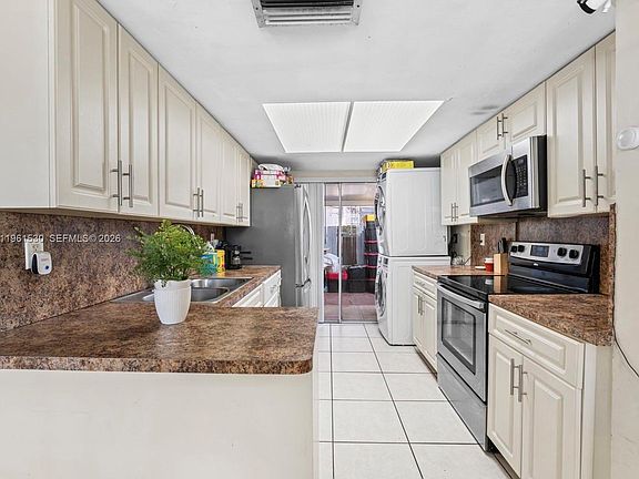 5th image of 3056 NW 15th St #201