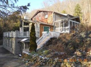 682 State Route 30, Clinton, PA 15026