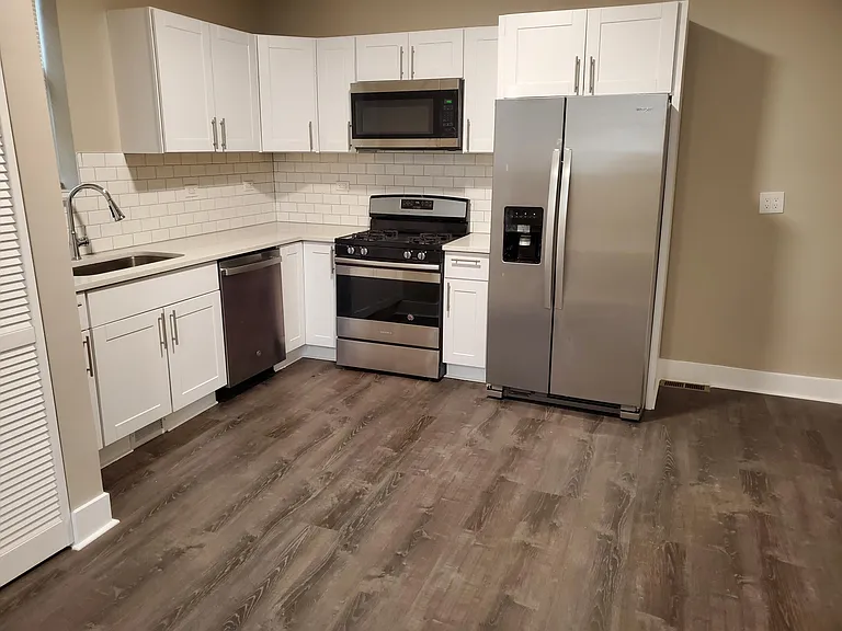1838 S May St #1F — Photo 12