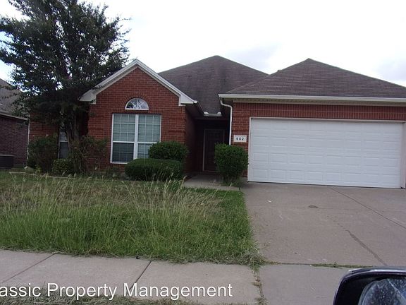 2nd image of 602 Crownpoint Ln