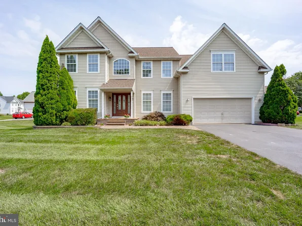 14 Whirlaway Dr, Bear, DE 19701