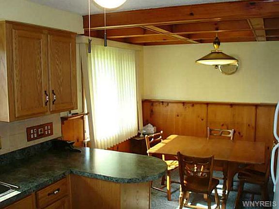 4th image of 14 Dennis Ln