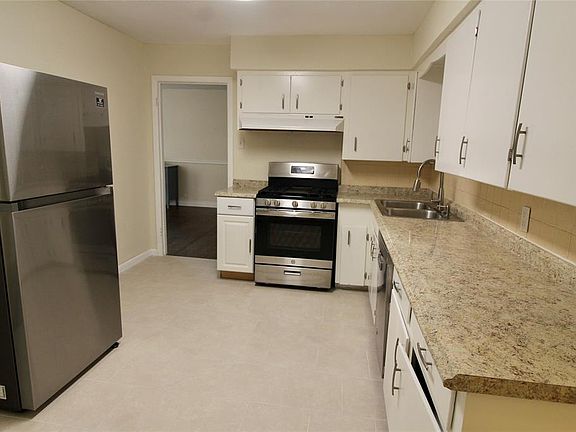 3rd image of 733 Judy Ln