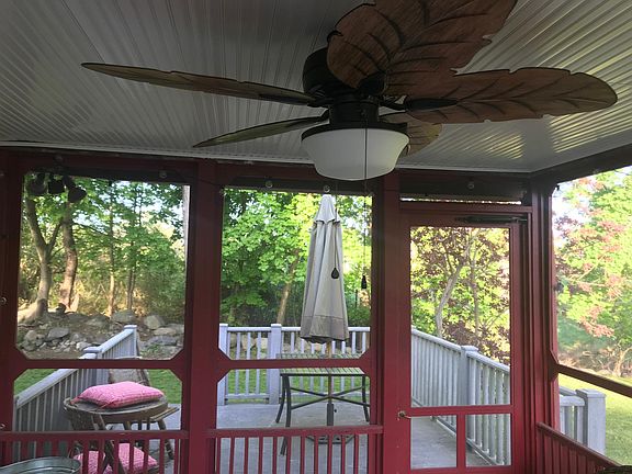 Screened in Porch. Pic 1.