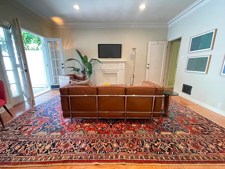 2285 N Beachwood Dr #5 — Photo 5