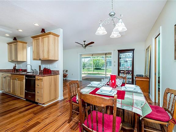 5th image of 1010 Oleander St