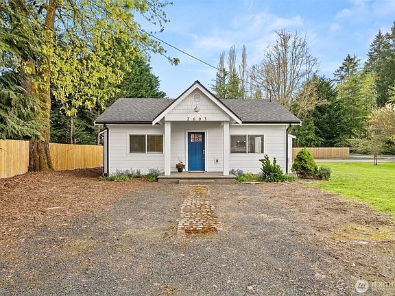 3rd image of 2603 Lilly Road NE