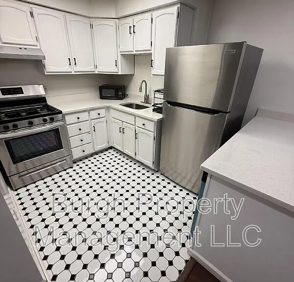 2206 Woodstock Ave #1 — Photo 1