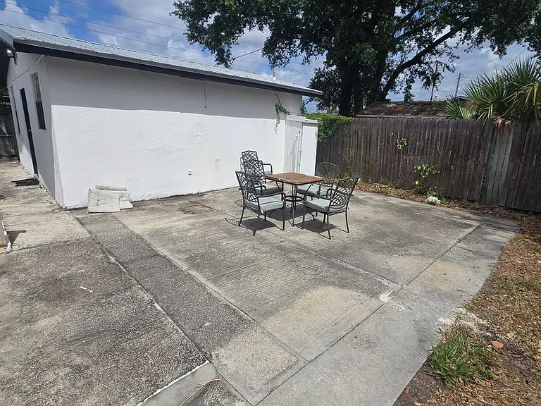 2406 E Clark St — Photo 10