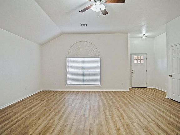 4th image of 712 Woodbriar Dr