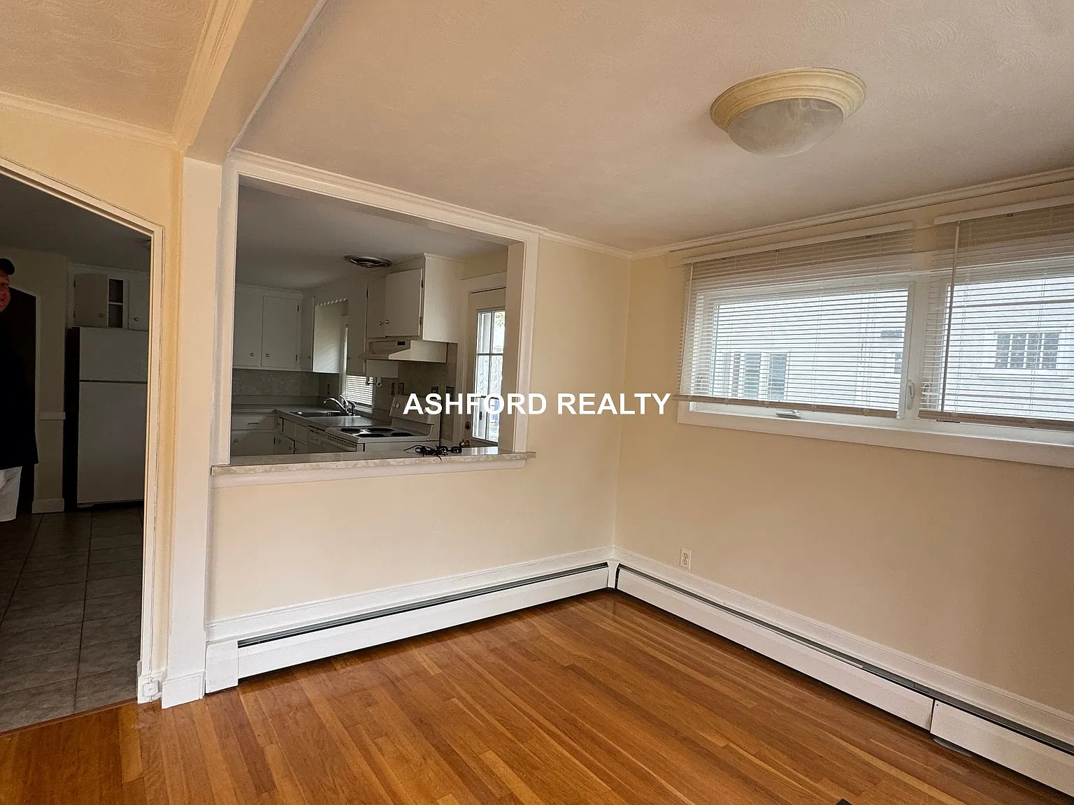 3 bed, 1.5 bath, $3,400 — Photo 2