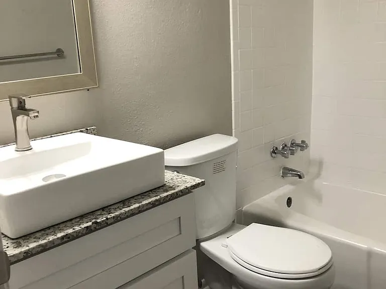 Casa Del Rey Apartments — Photo 9