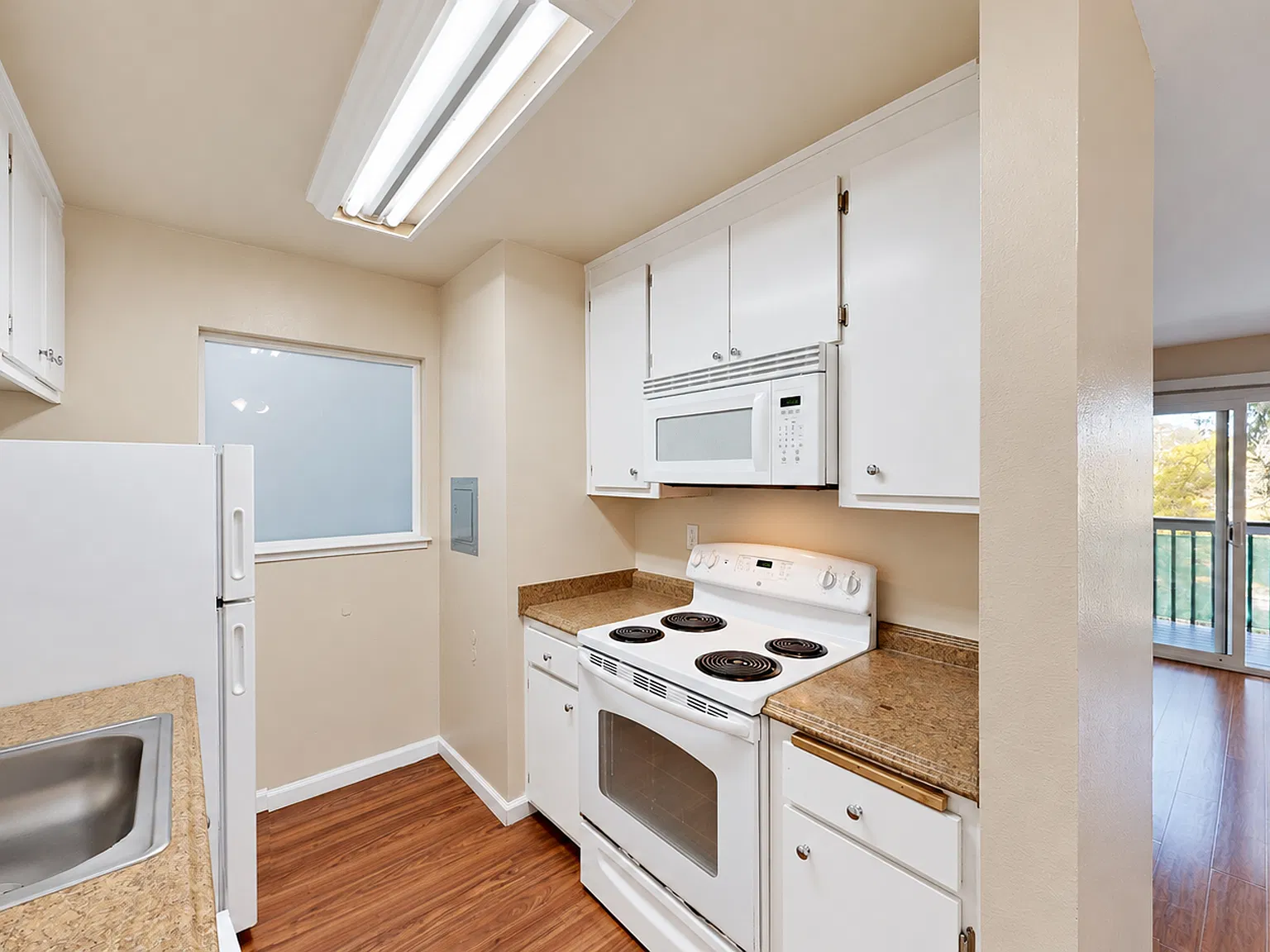 Comfortable 1BR Novato Apartment with Parking & Shared Laundry — Photo 3