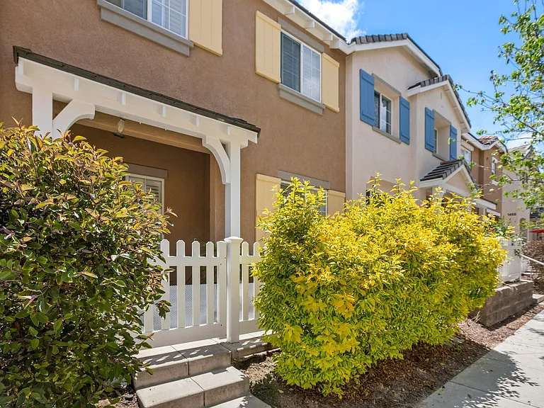 1460 Canvas Dr #3 — Photo 2