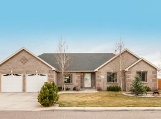 7710 Hawthorne Dr, Cheyenne, WY 82009