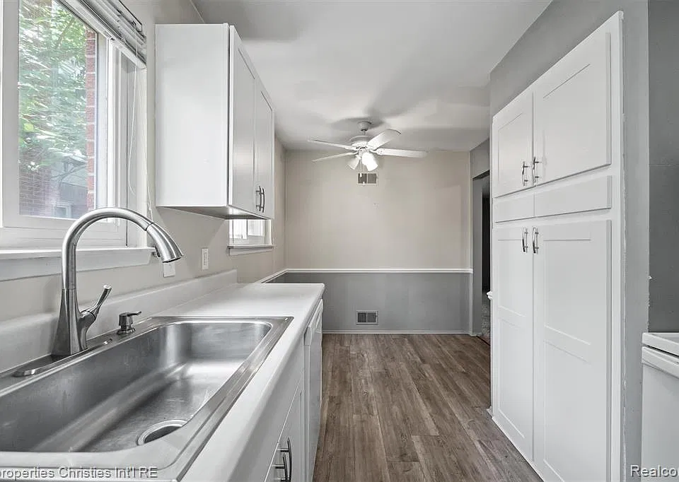 215 Woodsboro Dr