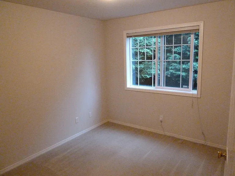 587 Elma Ave NE — Photo 15