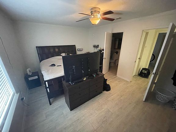5th image of 3397 Green Briar Cir APT B