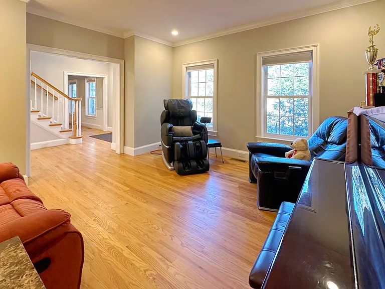11 Oakland St — Photo 6