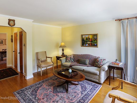 2nd image of 1401 S Park Pl