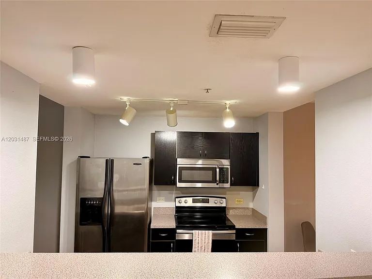 533 NE 3rd Ave #313 — Photo 3