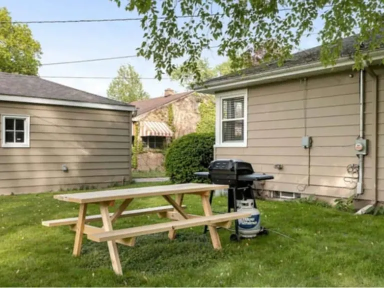 1717 Rockne Dr — Photo 24