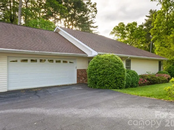 108 Bridgette Loop Rd, Hendersonville, NC 28791