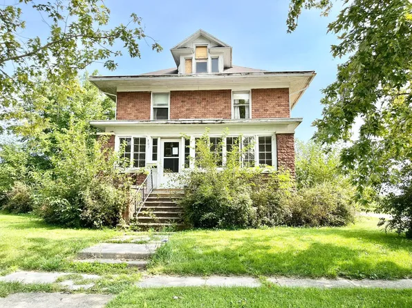 307 S 3rd St, Kentland, IN 47951