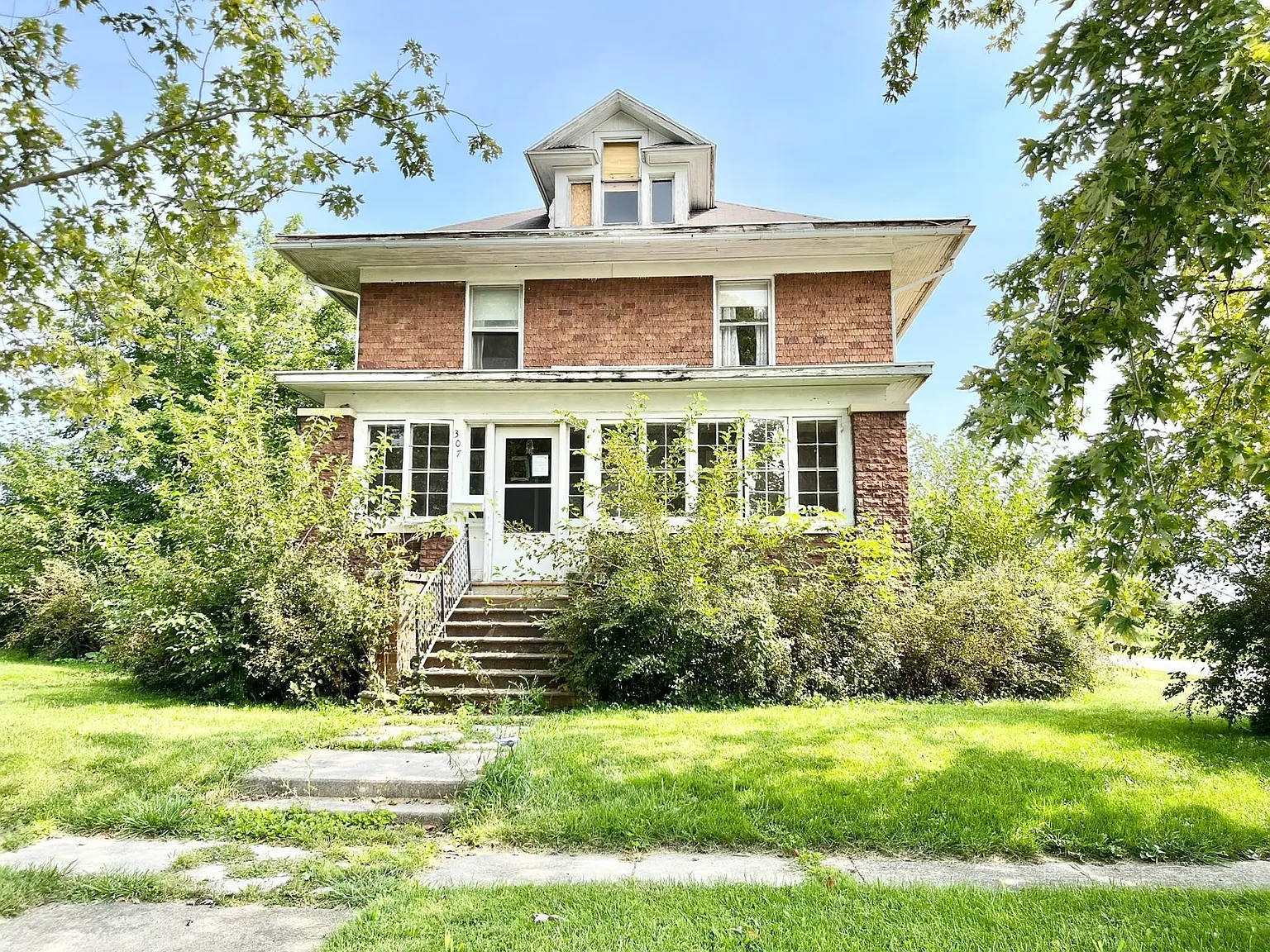 307 S 3rd St photo 1