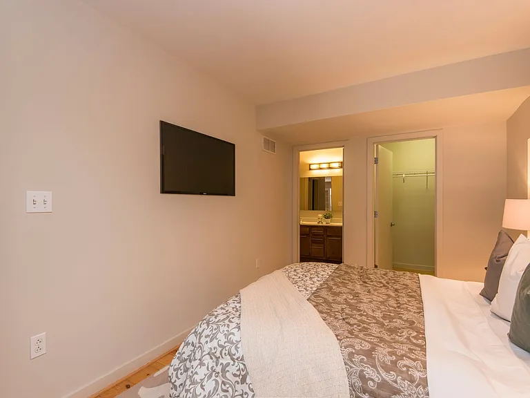 1200 Walnut St — Photo 32