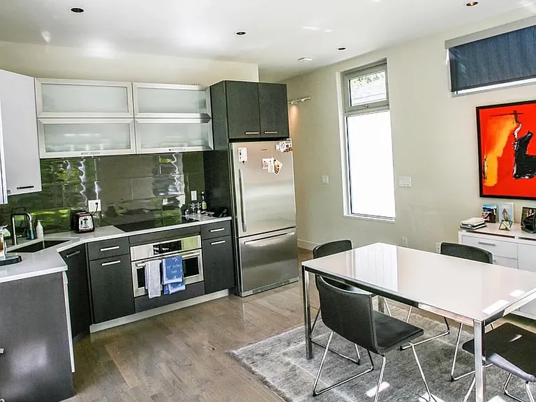 402 Harrison St — Photo 1