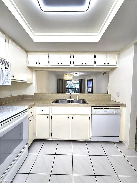 2 bed, 2.0 bath, 909 sqft, $1,600 — Photo 3