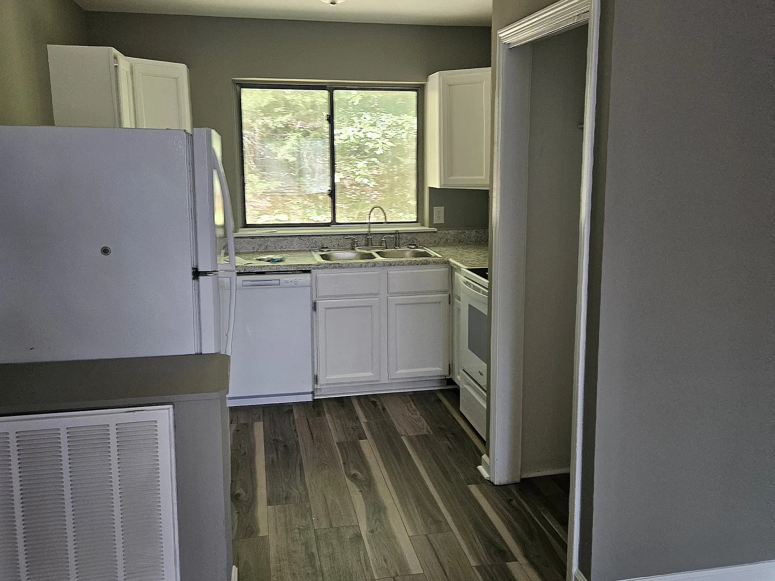 2 bed, 820 sqft, $900 — Photo 3