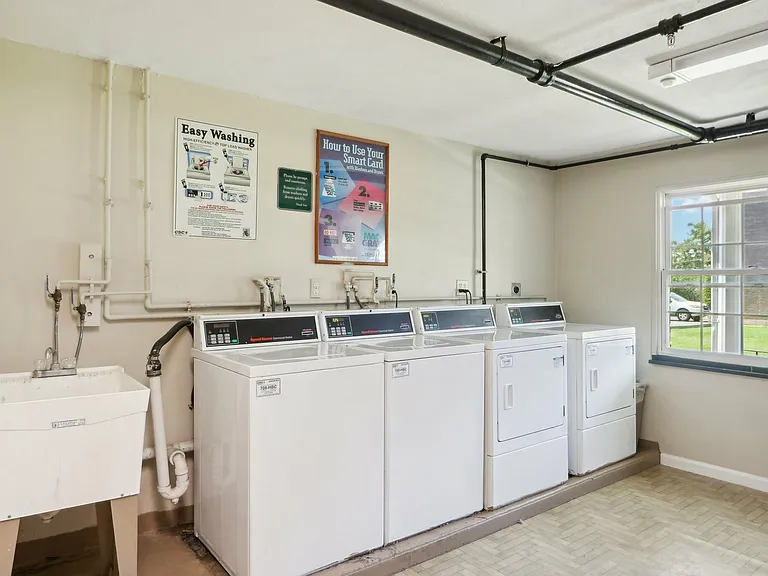 12 Heritage Dr-003