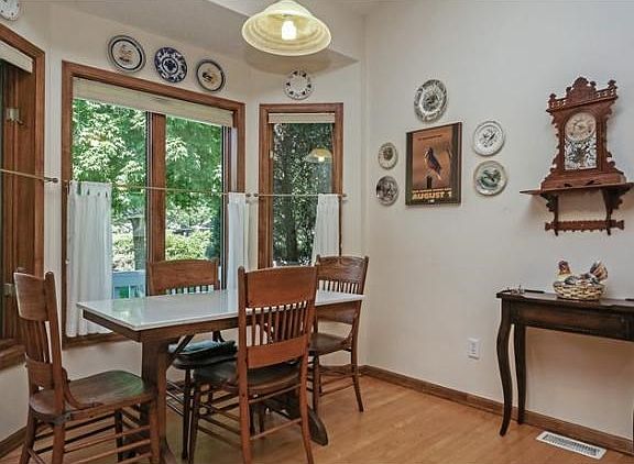 Eat in area of the kitchen overlooking the front of the home.