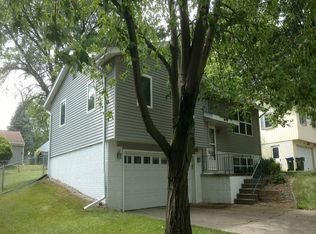 823 Keswick Dr, Iowa City, IA 52246
