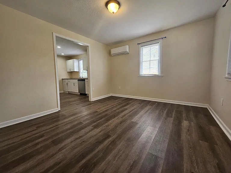 212 Middle St — Photo 6